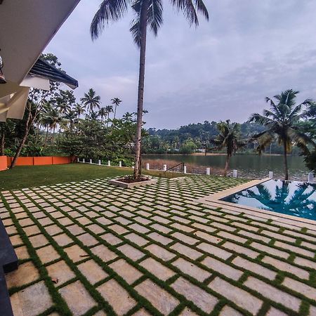 Fragrant Nature Backwater Resort & Ayurveda Spa Kollam Exterior foto