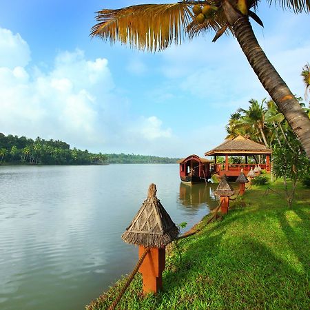 Fragrant Nature Backwater Resort & Ayurveda Spa Kollam Facilidades foto