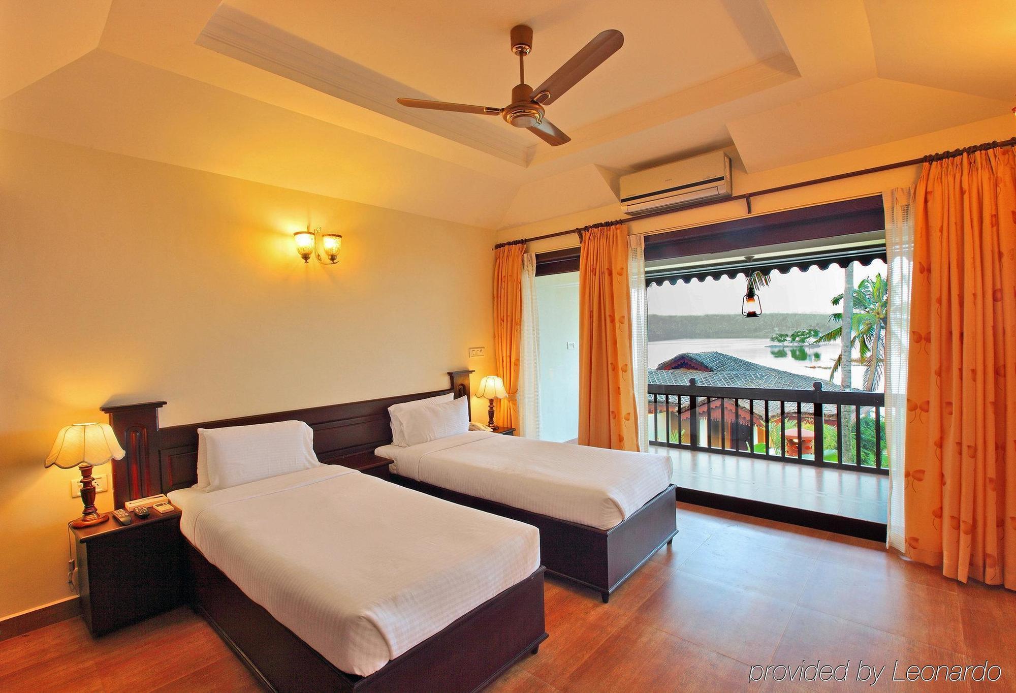 Fragrant Nature Backwater Resort & Ayurveda Spa Kollam Habitación foto