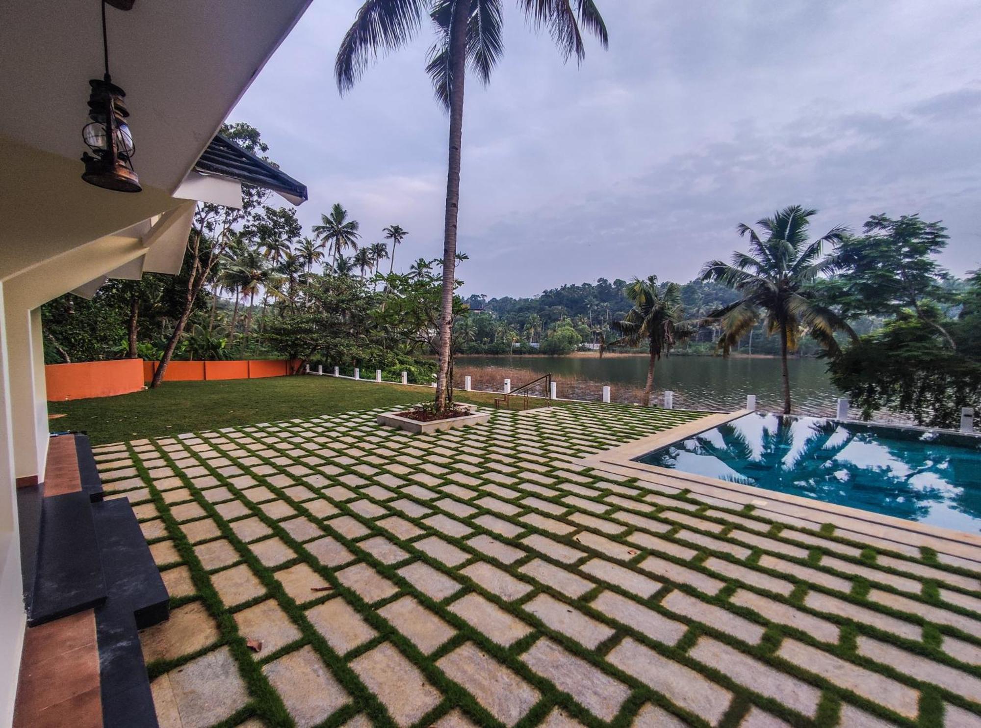 Fragrant Nature Backwater Resort & Ayurveda Spa Kollam Exterior foto