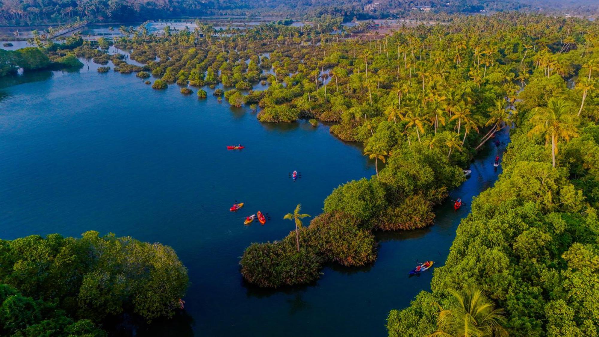 Fragrant Nature Backwater Resort & Ayurveda Spa Kollam Exterior foto